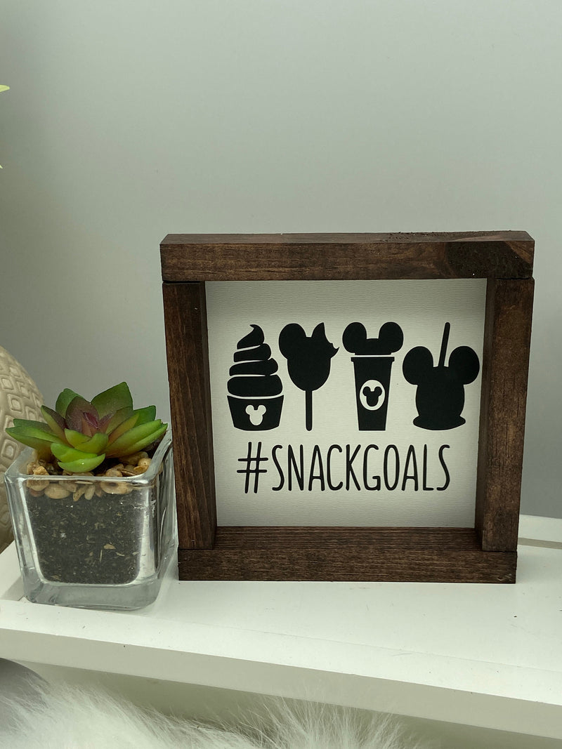 Disney Mickey Mouse mini wood sign