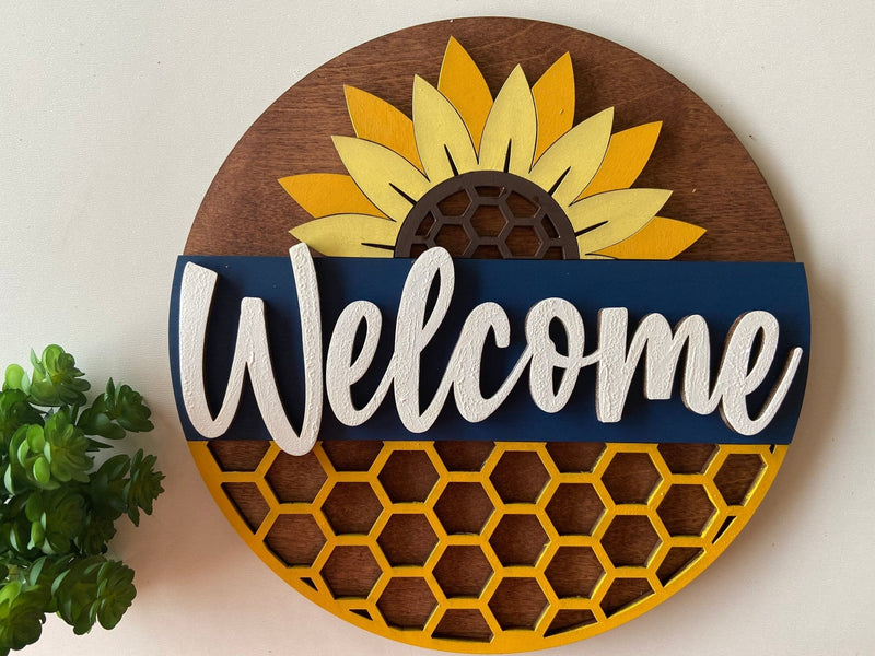 Wood round welcome home sign dog July America - Moonshineandglitter