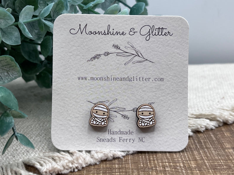 Mummy stud earrings