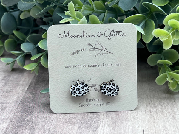 Snow Leopard  pumpkin stud earrings