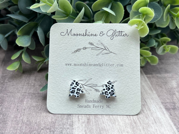 Snow Leopard Christmas tree stud